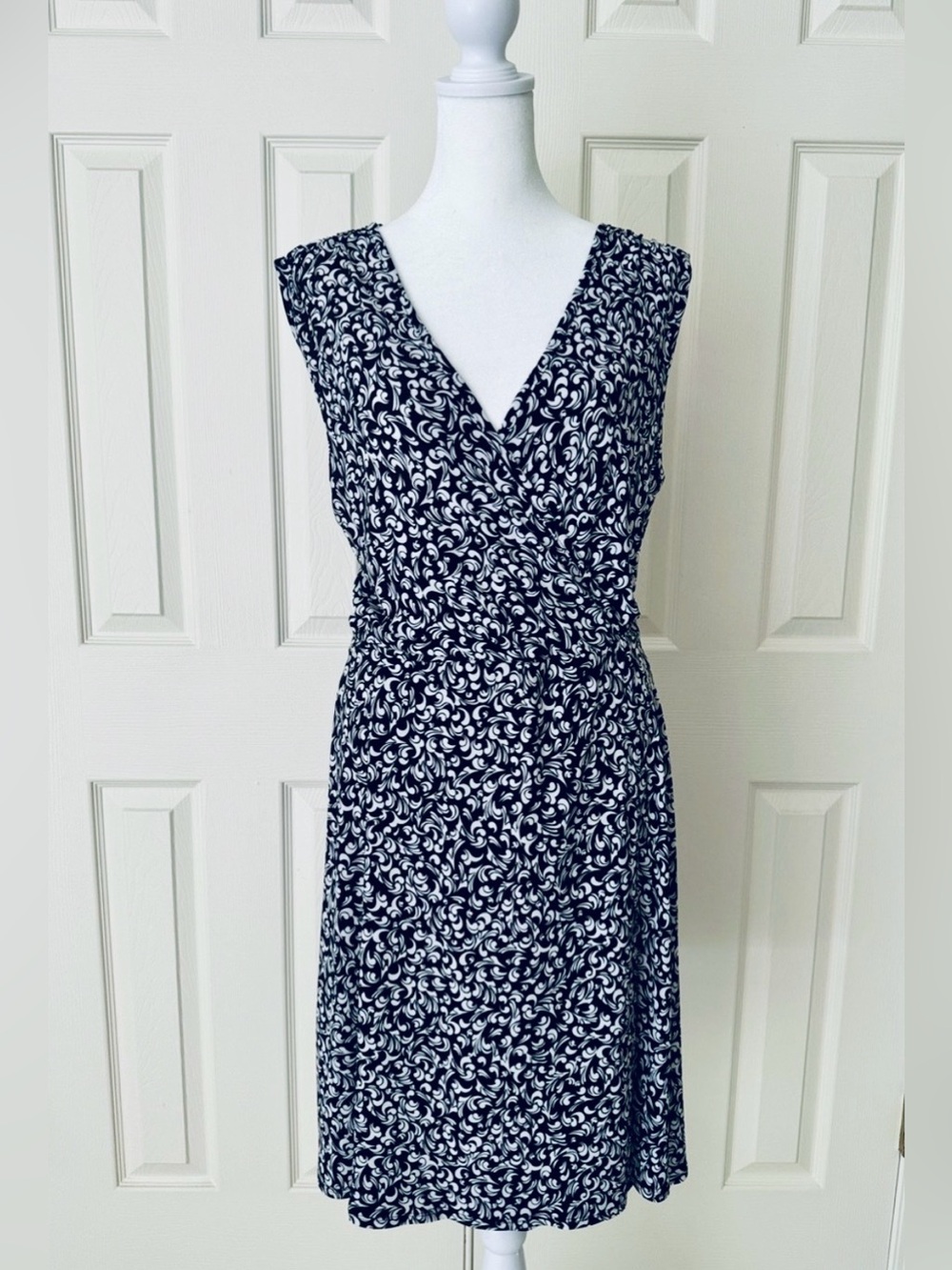 Nordstroms Soprano - Black and White Sleeveless Wrap Midi Dress